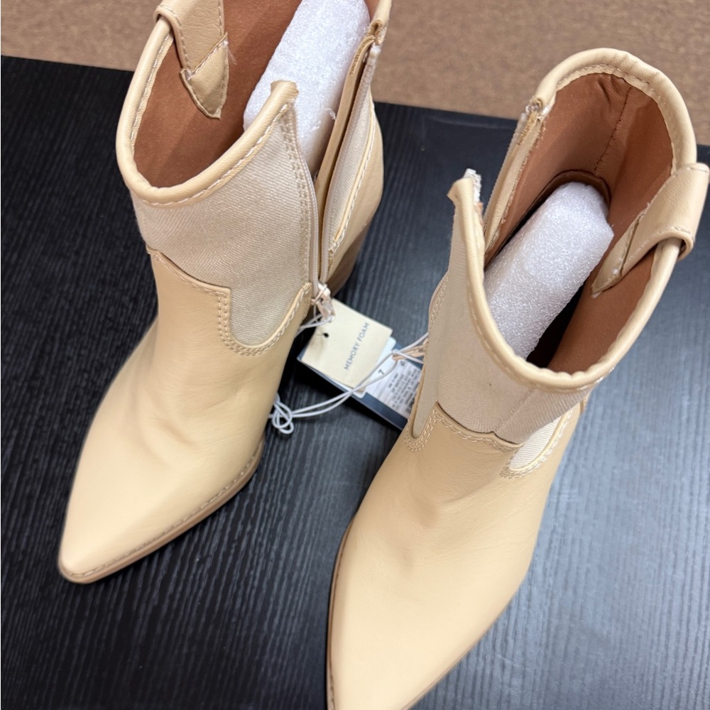 Universal Thread Beige Pointed-Toe Ankle Heeled Boots